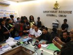 polisi-tangkap-pembunuh-deudeuh_20150415_144319.jpg