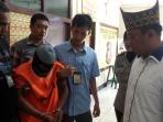 polisi-tangkap-pencuri_20160306_122929.jpg