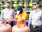 polisi-tangkap-pengoplos-elpiji-di-tangerang_20180112_143311.jpg