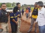 polisi-temukan-gelas-kopi-bersianida-saat-olah-tkp_20161006_101151.jpg