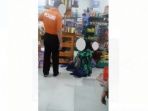 polisi-tendang-pencuri-wanita_20180713_145325.jpg
