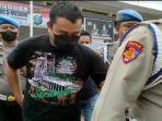 polisi-viral-peras-warga.jpg