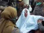 polisi-wanita-polwan-dan-satpol-pp-wanita-dalam-penggusuran_20160411_110008.jpg