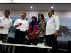 politikus-pdip-rieke-diah-pitaloka-titipkan-surat-penangguhan-penahan-baqi-nuril.jpg