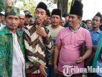 politisi-ppp-ali-mansyur-dan-ratusan-pendukungnya-demo-kantor-kecamatan-kota-pamekasan-madura.jpg