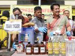 polres-jakut-rilis-miras-oplosan_20180406_212419.jpg