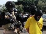 polres-jakut-rilis-miras-oplosan_20180406_212450.jpg