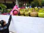 polres-malang-ungkap-pengoplosan-gas-elpiji-bersubsidi_20231220_171928.jpg