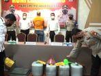 polres-metro-jakarta-utara-bongkar-minyak-curah-nih3.jpg