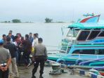 polres-samosir-melakukan-prarekonstruksi-km-sinar-bangun-di-pelabuhan-simanindo_20180623_164334.jpg