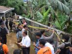 polres-temanggung-geledah-rumah-terduga-teroris_20170620_113331.jpg