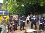 polresta-bekasi-kota-kerahkan-truk-tinja-di-klinik-yang-diduga-praktik-aborsi_20160428_131742.jpg