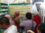 polresta-pekanbaru-menggeledah-salah-satu-apotek_20160803_084754.jpg