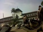 polrestabes-bandung-persiapan-amankan-gedung-sate.jpg