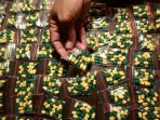 polrestabes-makassar-gelar-bb-obat-daftar-g_20160301_125208.jpg