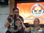 polri-beri-penjelasan-terkait-senjata-pelontar-granat_20170930_215902.jpg