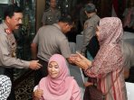 polri-beri-santunan-keluarga-bom-sarinah_20160122_182751.jpg
