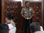 polri-beri-santunan-keluarga-bom-sarinah_20160122_182939.jpg
