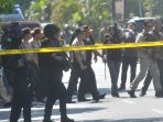 polri-turunkan-penjinak-bom-untuk-menyisir-tkp_20180513_223522.jpg