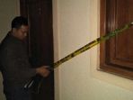 polsek-denbar-memasang-garis-polisi-di-dua-tempat-prostitusi-berkedok_20171227_123148.jpg