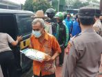 polsek-tanjung-duren-berbagi-beras-warga-terdampak-ppkm_20210724_193954.jpg
