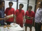 polsektro-tanjung-duren-menangkap-pembeli-ganja_20141218_211855.jpg