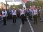 polwan-polwan-cantik-ini-punya-cara-unik-menutup-jalan_20160606_101430.jpg