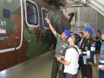 pom-tni-dampingi-tim-ahli-kpk-cek-fisik-helikopter-aw-101_20170825_103905.jpg