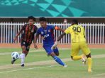 pon-xx-tim-sepak-bola-papua-menang-telak-4-0-atas-ntt_20211003_214809.jpg