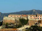 portoferraio-salah-satu-destinasi-terkenal-di-pulau-elba-italia.jpg