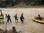 pos-pelayanan-kesehatan-bagi-warga-masyarakat-yang-terdampak-bencana-banjir-luwu.jpg