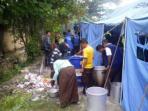 posko-dapur-umum-di-belitung-timur_20141229_212802.jpg