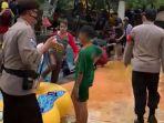 potongan-gambar-video-pembubaran-pengunjung-di-waterboom-11.jpg