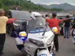 potongan-layar-dari-video-warga-saat-sejumlah-kader-pdi-perjuangan-hadang.jpg