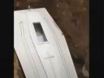 potongan-video-mayat-lambaikan-tangan.jpg