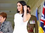 potret-cantik-meghan-markle-dalam-berbagai-outfit-saat-di-australia_20181018_083630.jpg