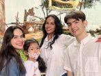 potret-keluarga-steffi-zamora-bersama-ibu-dan-kedua-saudara.jpg