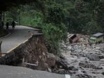 potret-kerusakan-akibat-banjir-bandang-di-sumbar_20240513_091716.jpg