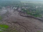 potret-kerusakan-akibat-banjir-bandang-di-sumbar_20240513_092155.jpg