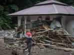 potret-kerusakan-akibat-banjir-bandang-di-sumbar_20240513_092340.jpg