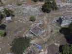 potret-kerusakan-akibat-banjir-bandang-di-sumbar_20240513_102731.jpg