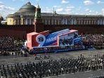 potret-parade-militer-hari-kemenangan-di-lapangan-merah-moskow-rusia-uy8.jpg