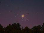 potret-venus-yang-bergerak-menuju-gugusan-bintang-pleiades.jpg