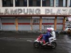 ppkm-darurat-pertokoan-kawasan-pasar-tengah-lampung-tutup_20210713_014620.jpg