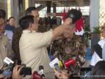 prabowo-angkat-topi-menhub.jpg
