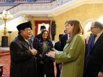 prabowo-bahas-kucinggg-di-inggris.jpg