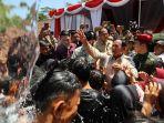prabowo-bantuan-air-bersih-kuningan.jpg
