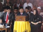 prabowo-dapat-medali-star-of-soekarno_20180817_185216.jpg