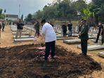 prabowo-hadiri-pemakaman-muchlis-anwar.jpg