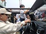 prabowo-jajal-kendaraan-taktis-buatan-pindad.jpg